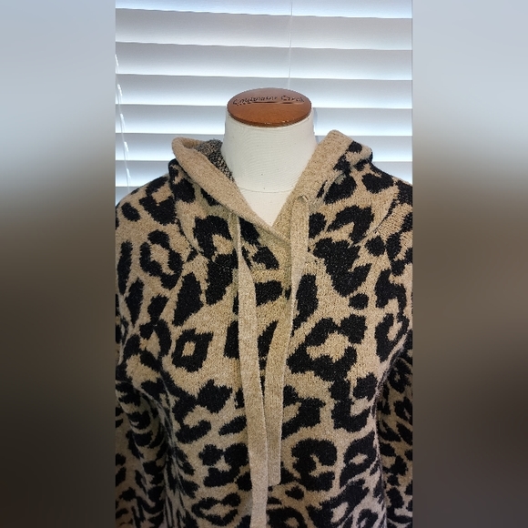LOFT Hooded Long Sleeve Leopard Print Sweater Size Small Petite NWT - Picture 2 of 6